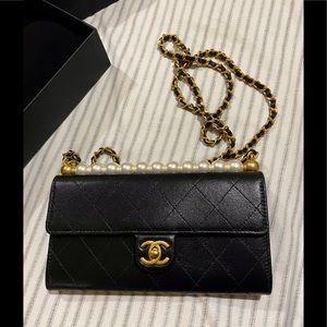 💯 Auth CHANEL petite pearl maroquinerie wallet